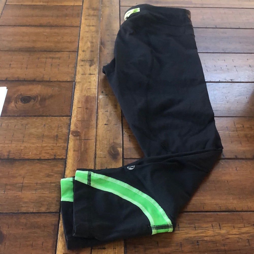Lululemon Run Inspire Crops black/green size 4